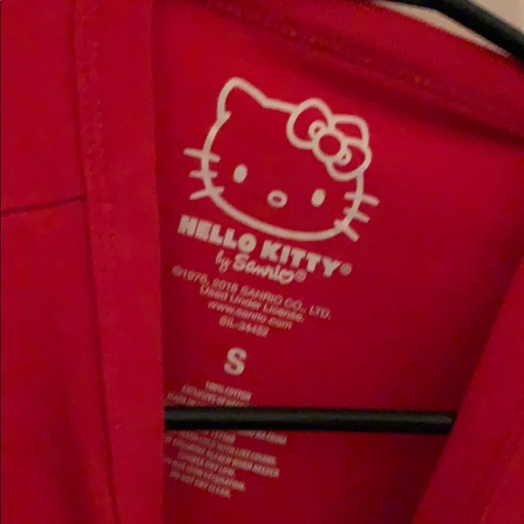 hello kitty red crop top - Picture 3 of 4